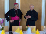 Erzbischof Gänswein im Gespräch